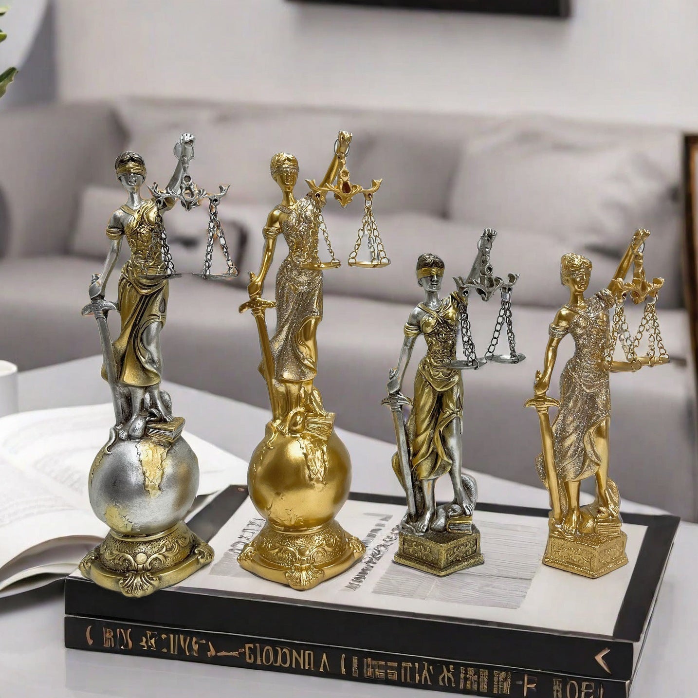 Elegante Statue der Justitia in kunstvollen Details Brehn