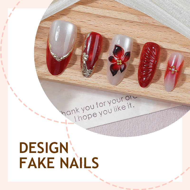 Kunstnagelset mit eleganten Blumendetails und Glitzerakzenten Brehn