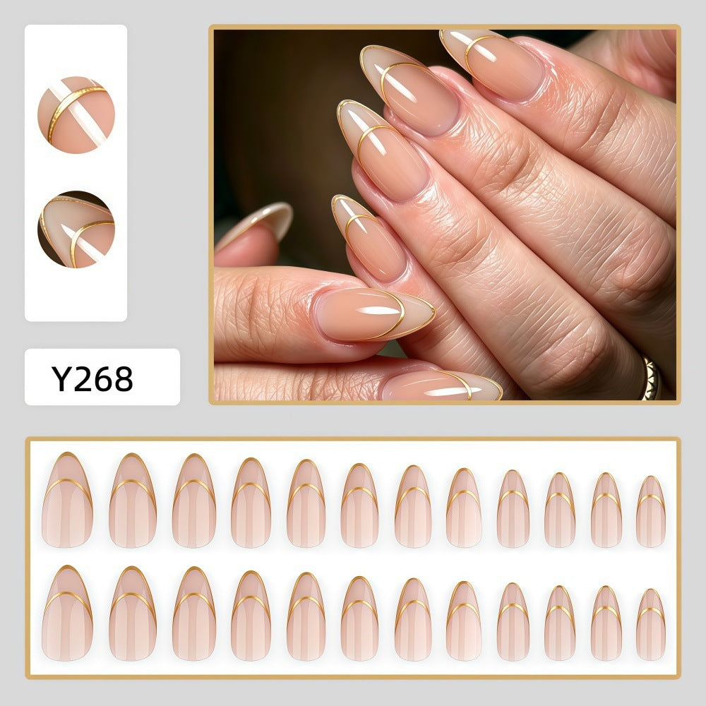 Kunstnägel mit Eleganten Goldlinien Brehn