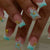 Künstlerische florale Acryl-Nagelkunst-Tipps Brehn
