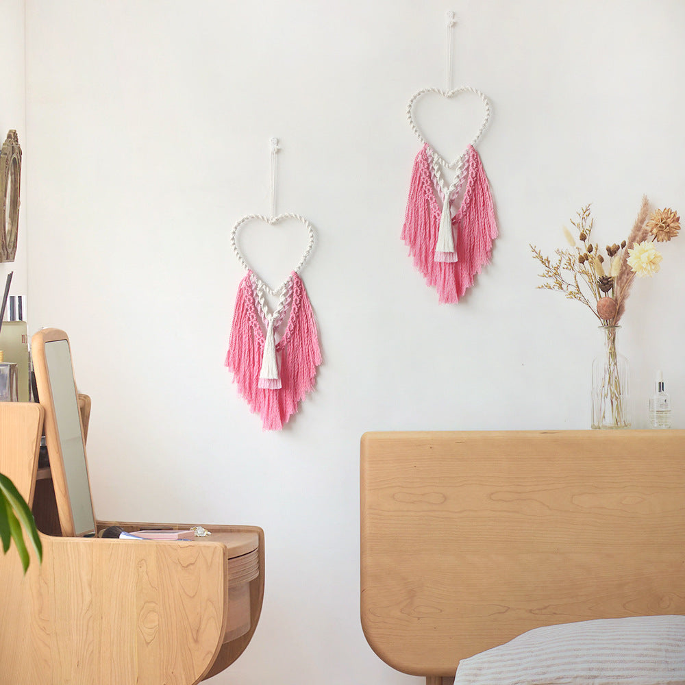 Dekorative Makramee Wandbehang mit Herzdesign