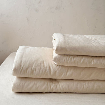 Gestepptes Baumwoll-Steppbett mit zarter Blumenstickerei