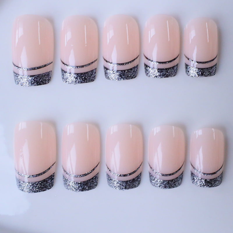 Stylische glitzernde French Tip Nagelverzierungen Brehn