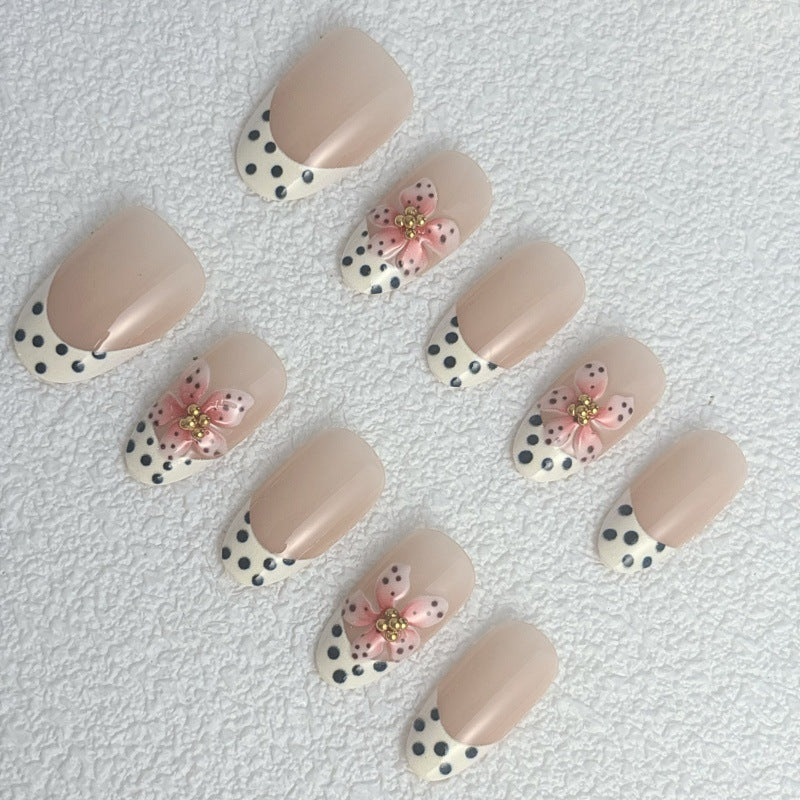 Kunstnail Set mit floralen Akzenten Brehn