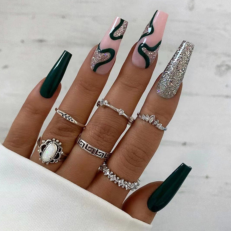 Künstliche Nagelkunst mit eleganten Glitzer- und Farbverlaufseffekten Brehn