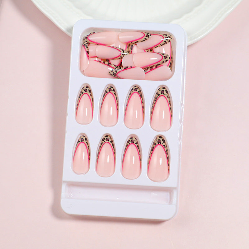 Künstlerisches Stiletto Press-On-Nagelset mit Leopardenprint-Akzenten Brehn