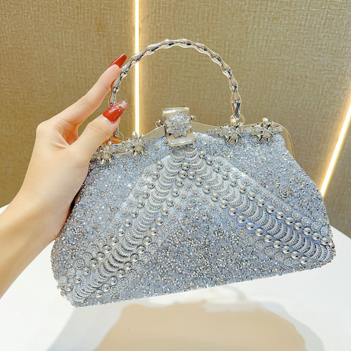 Glamouröse handgefertigte Abendtasche