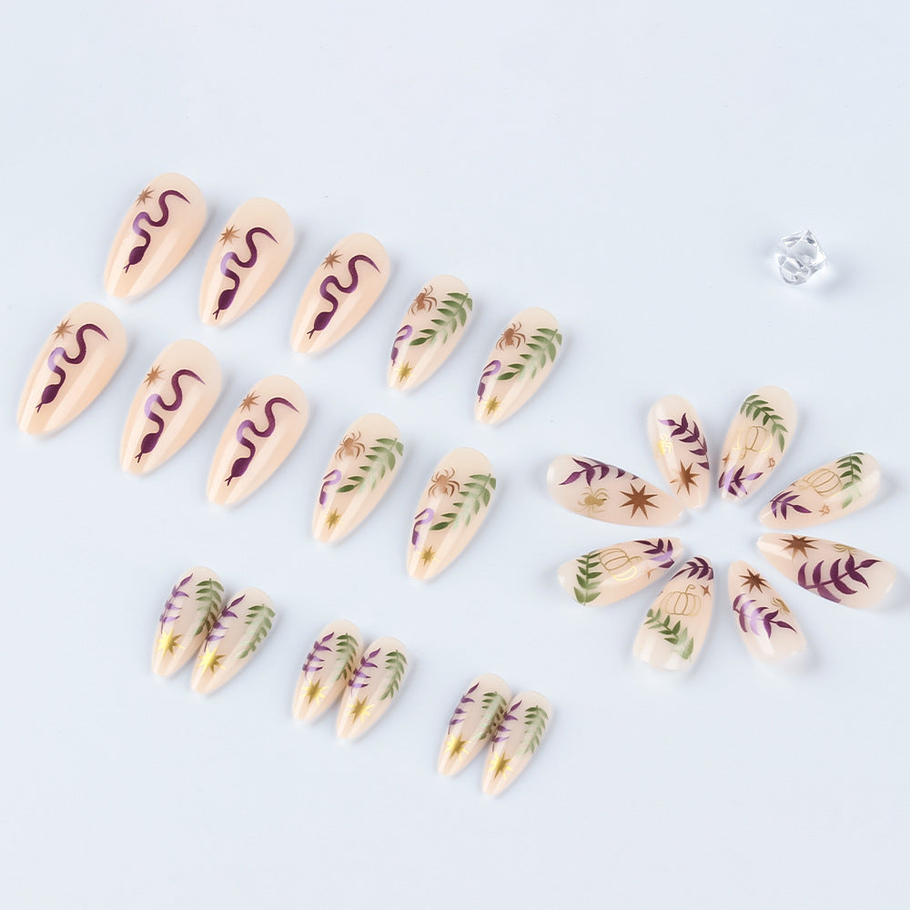 Künstlerisches Press-On Nagelset mit von Halloween inspirierten Designs Brehn