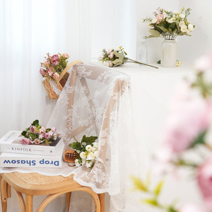 Kränze aus künstlichen Blumen