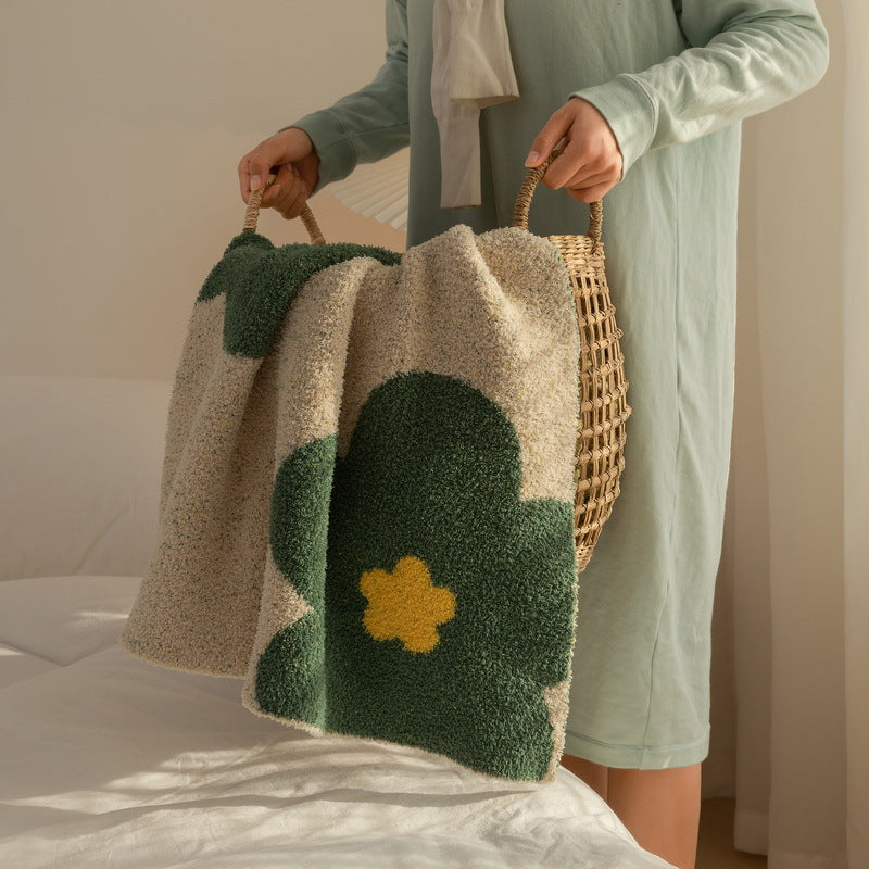 Grobstrick-Bouclé-Wohndecke mit großflächigem Blumenmotiv und Teddy-Textur Brehn