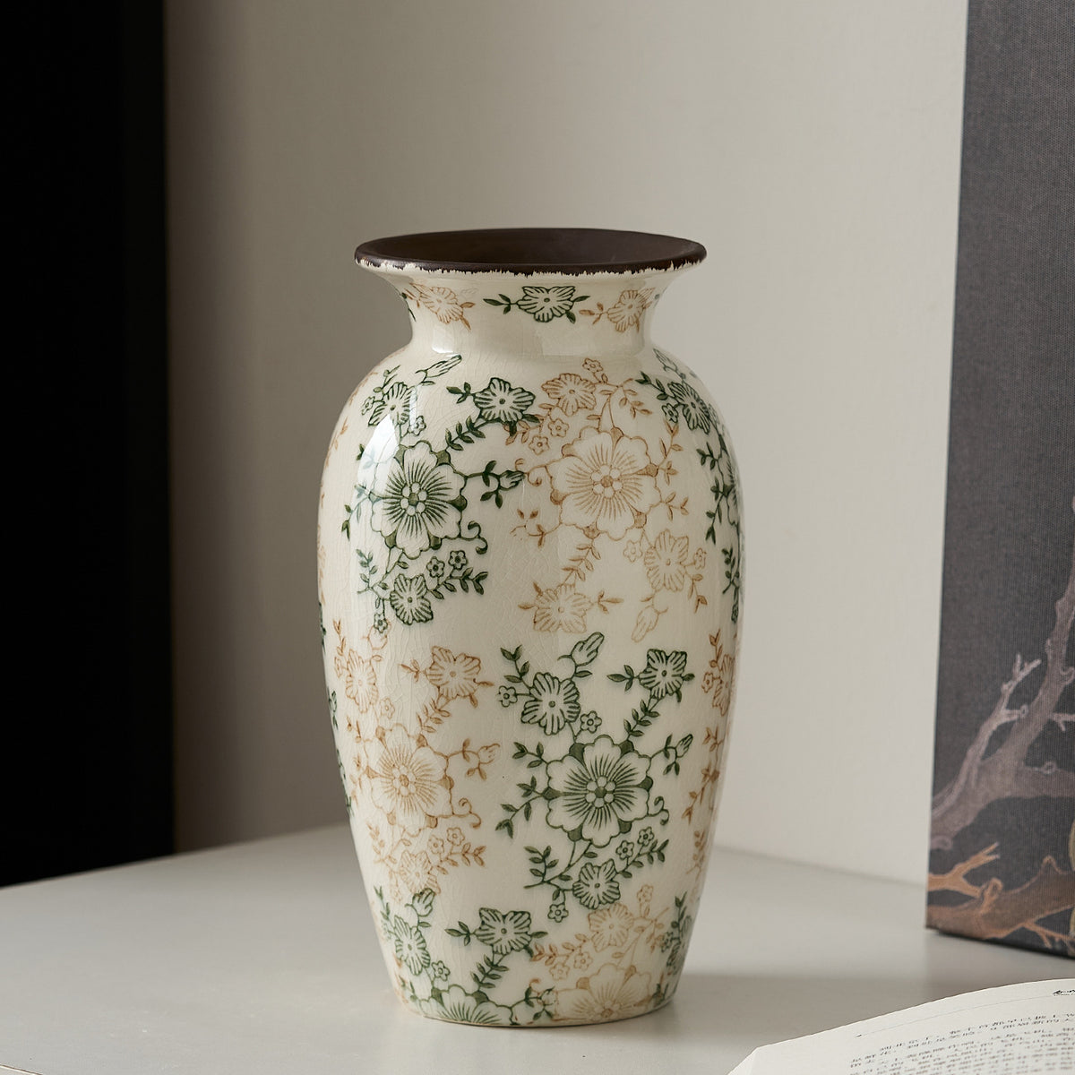 Dekorative Porzellanvase mit floralem Design Brehn