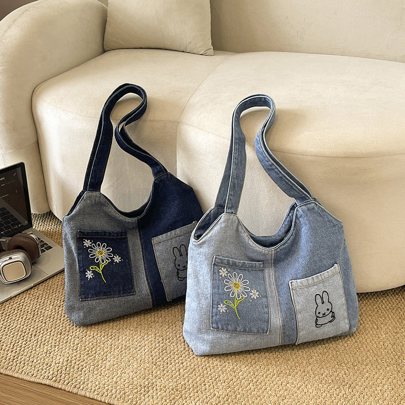 Künstlerisch bestickte Denim-Handtasche