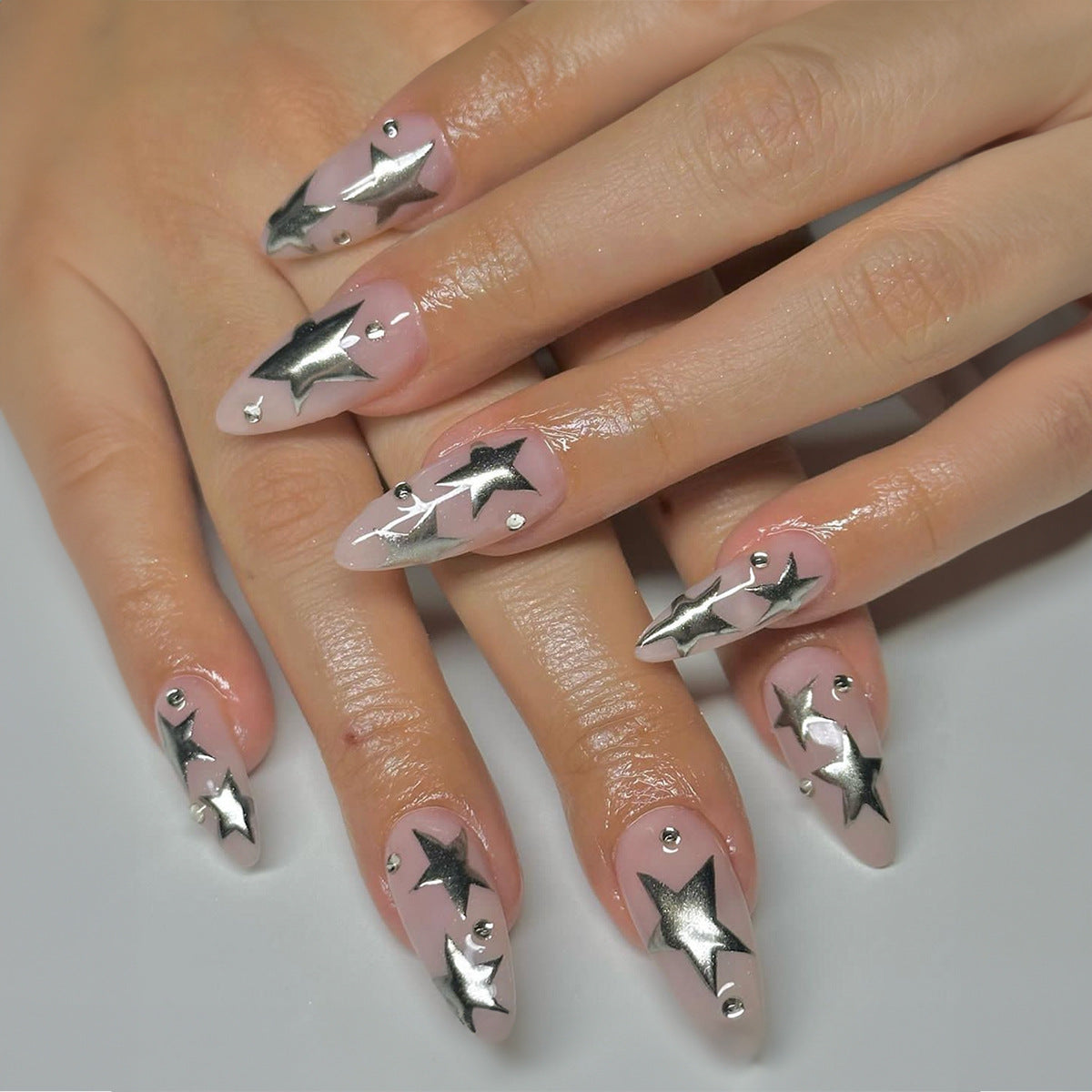Dekoratives Press-On Nagelkunstset mit Sternmotiven Brehn