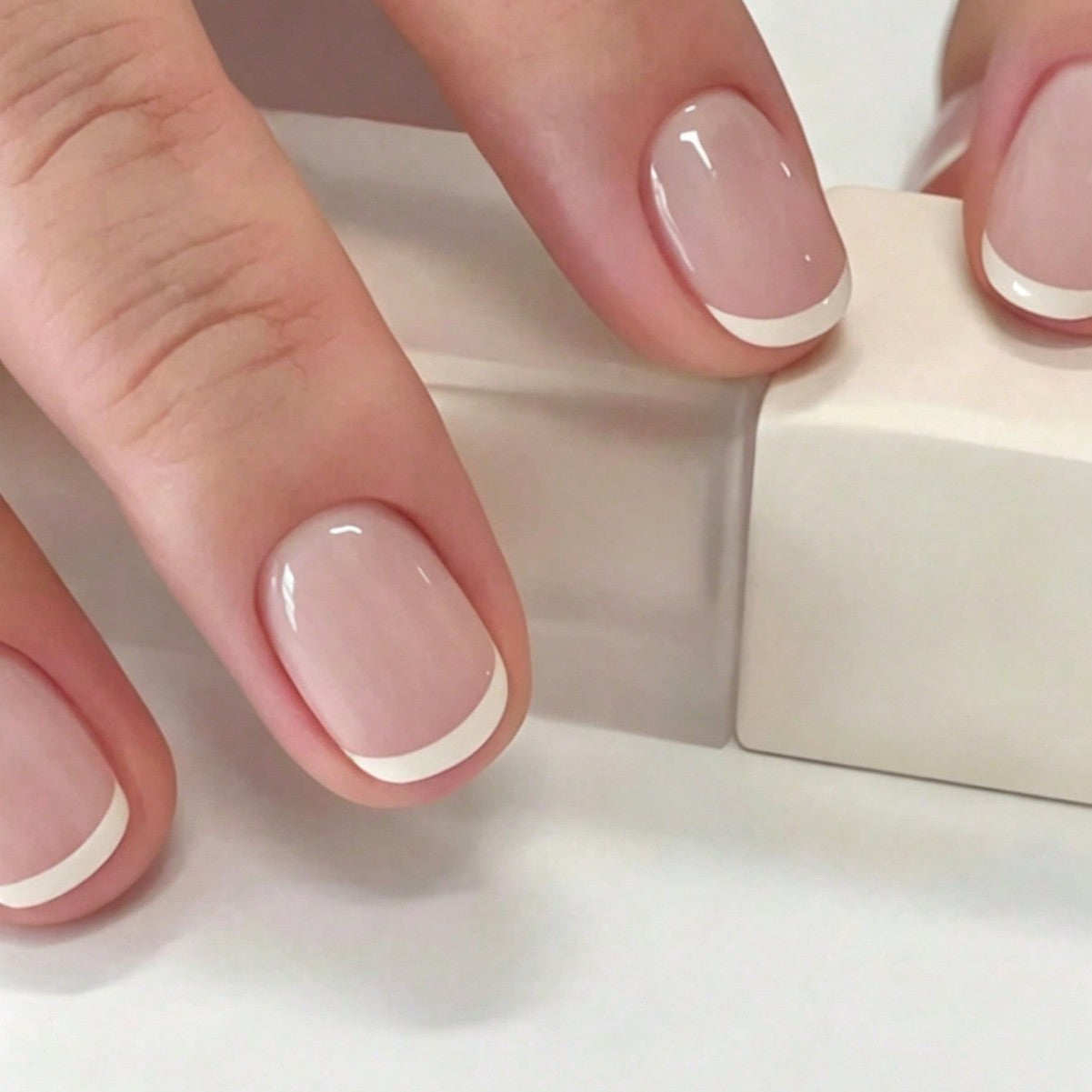 French Tip Press-On Nail Art Set Brehn