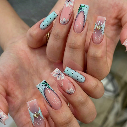Kunstnagelset mit floralen Designs Brehn