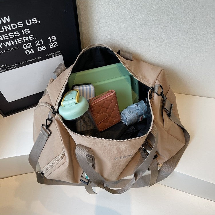 Sportliche Reisetasche Mit Vielseitigen Trageoptionen Brehn
