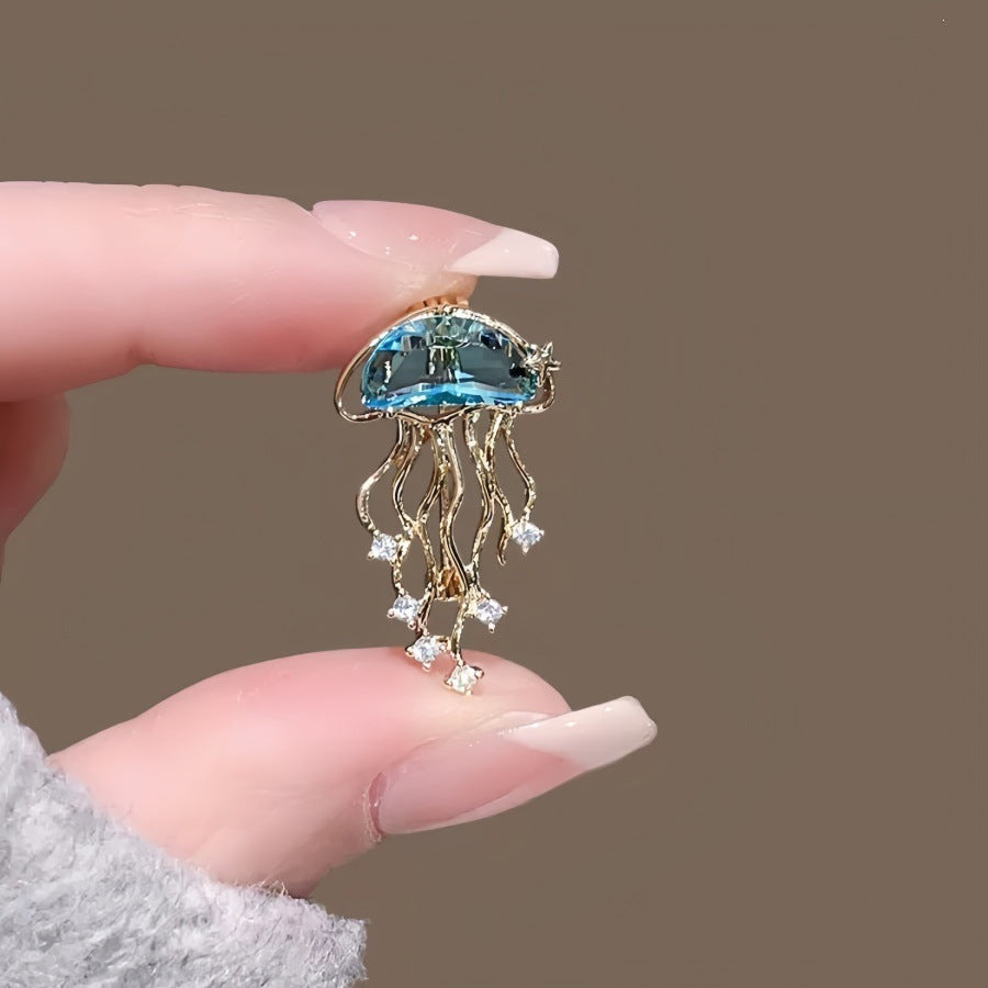 Elegante Quallenbrosche mit Funkelnden Kristallen Brehn