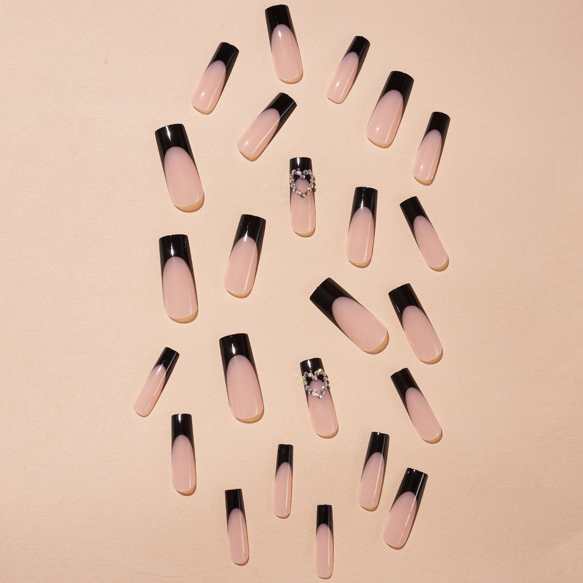Stylische dekorative Press-On-Nagelkunst Brehn