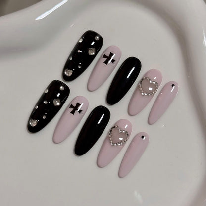Dekoratives Press-On Nagelkunst-Set mit Kristallen und gotischen Akzenten