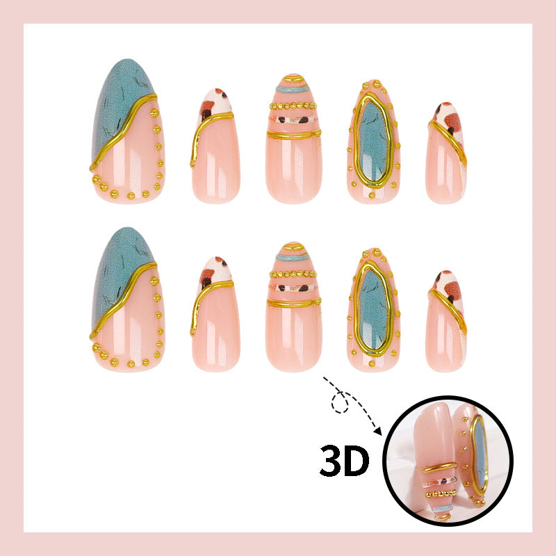 Kunstnagelset mit luxuriösen Dekorationselementen und eleganten Designs Brehn