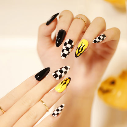Kunstvolle Nagelverlängerungen mit kreativen Augen-Design Brehn