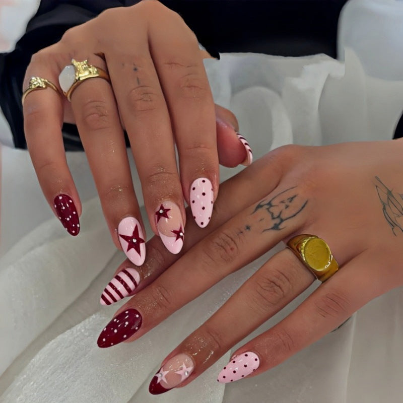 Kunstvolle Nagelset mit festlichem Sternen-Design Brehn