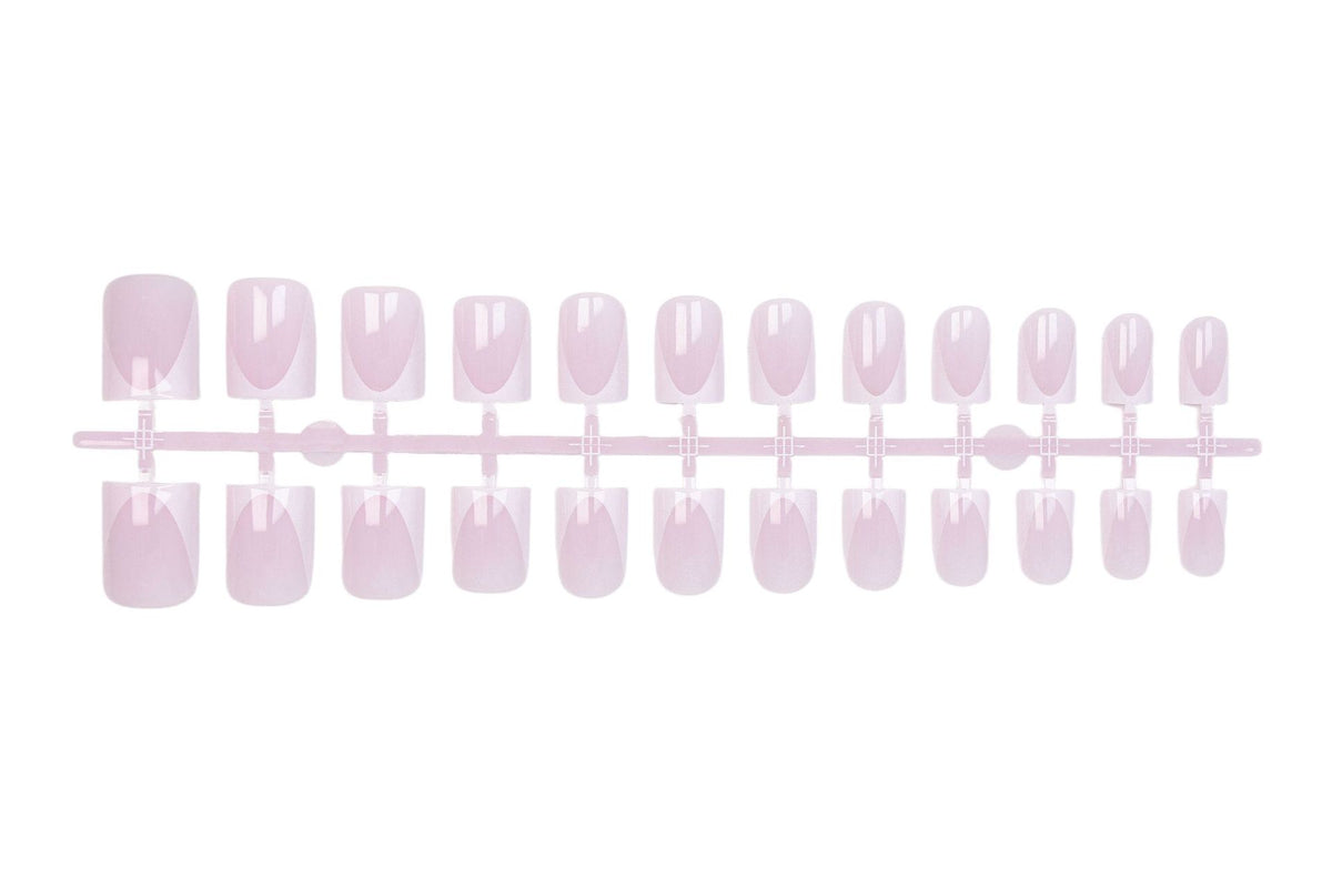 Kunstnagelset mit elegantem French-Tipp Design Brehn