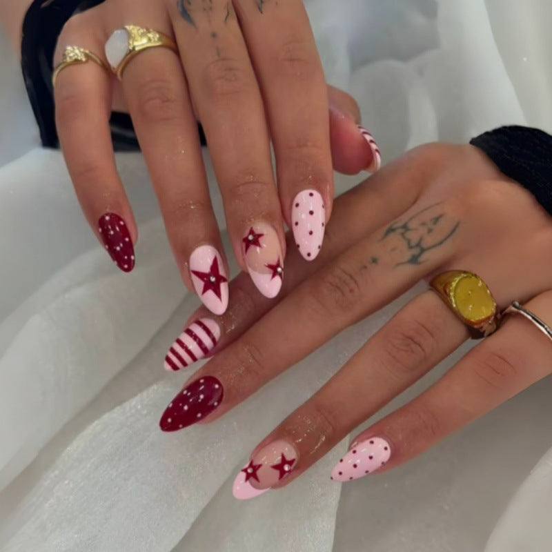 Kunstvolle Nagelset mit festlichem Sternen-Design Brehn