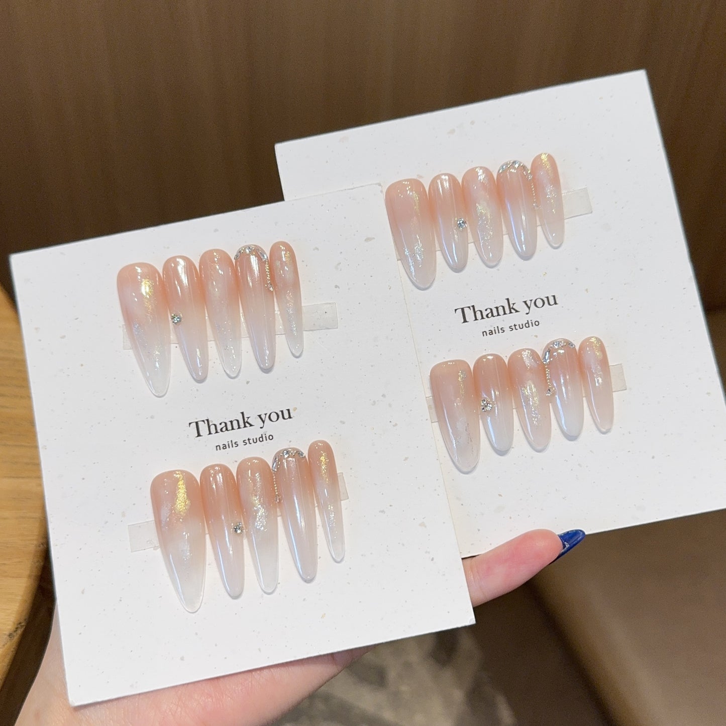 Kunstnagelset mit Eleganten Glitzerakzenten Brehn