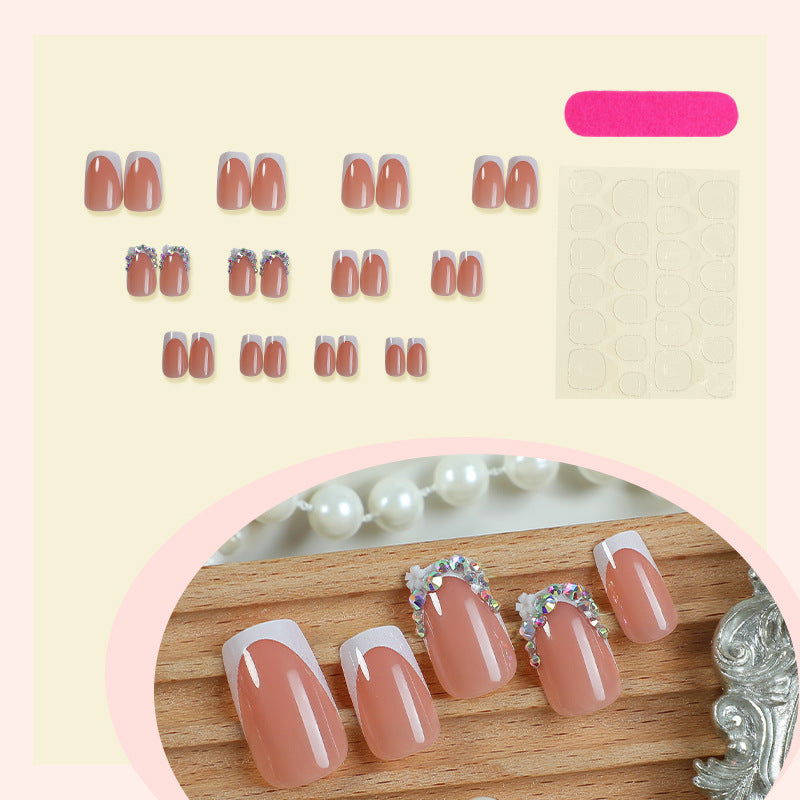 Dekorativer French Tip Press-On Nagelset mit Strass-Akzenten Brehn