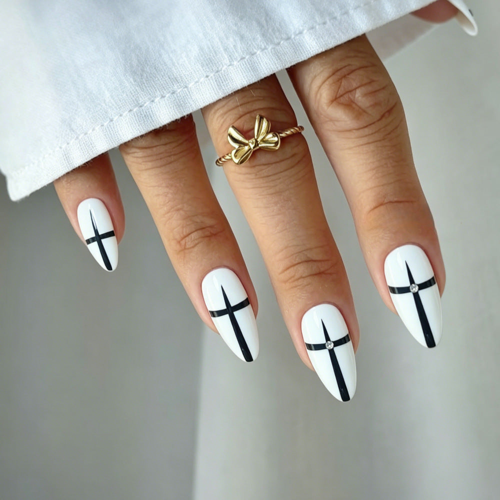 Kunstnägel mit Elegantem Geometrischen Design Brehn