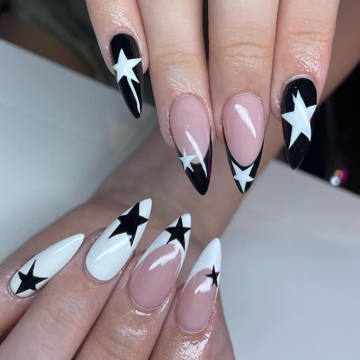 Stylische Stern Akzent Stiletto Nagel Kunst Brehn