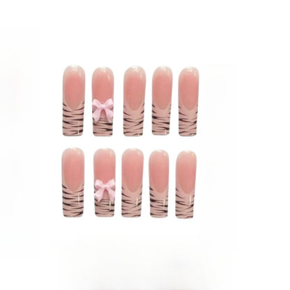 Künstlerische Zebra-Print-Nagelerweiterungen Brehn