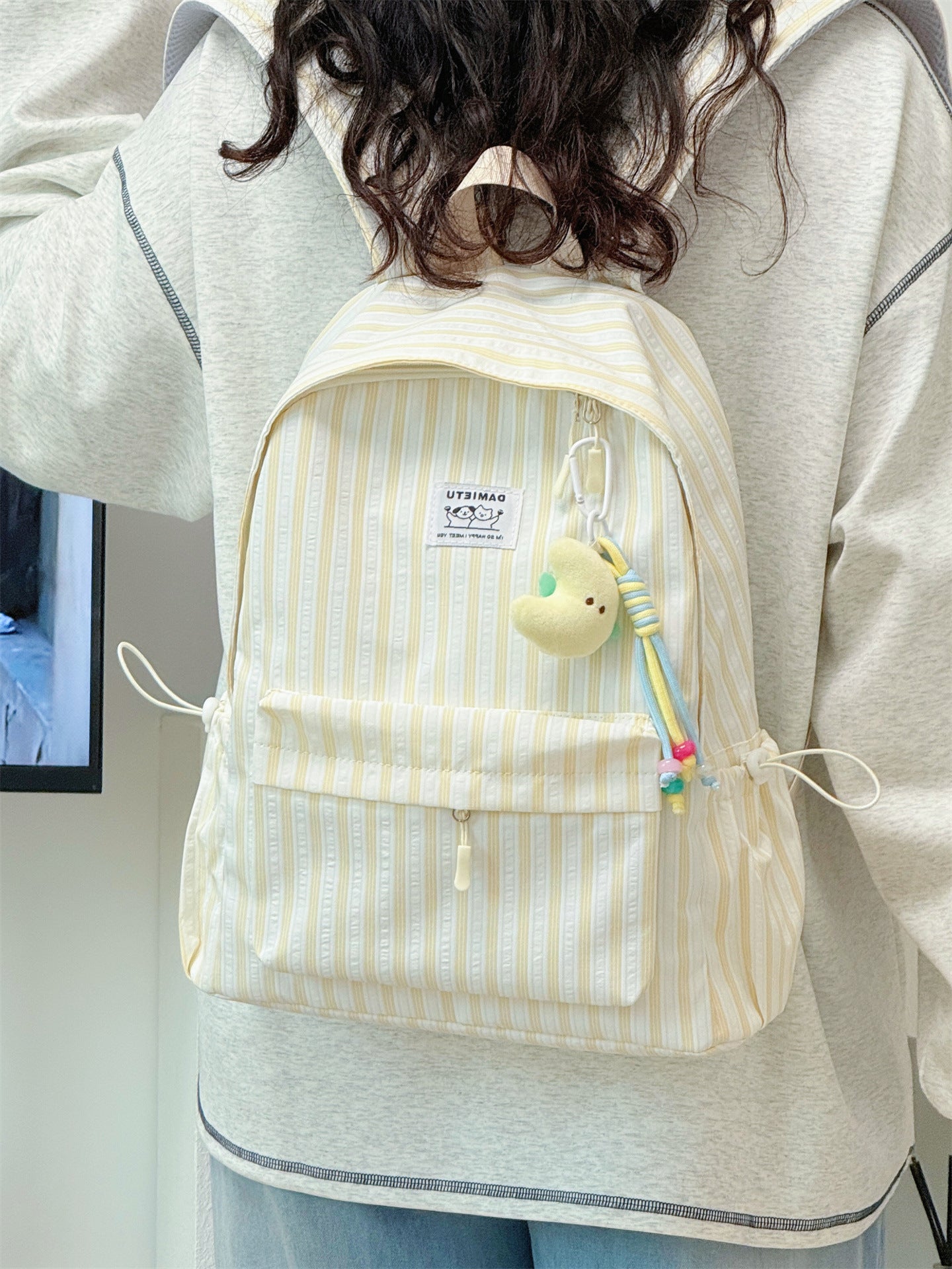 Süßer gestreifter lässiger Schulrucksack