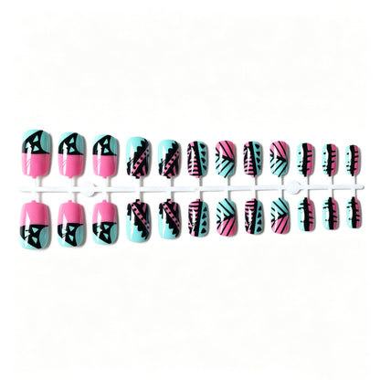 Künstlerische geometrische Nail Art