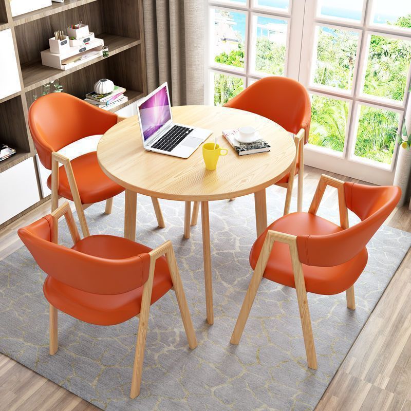 Esszimmerstuhl mit ergonomischer Polsterung und modernem Design Brehn