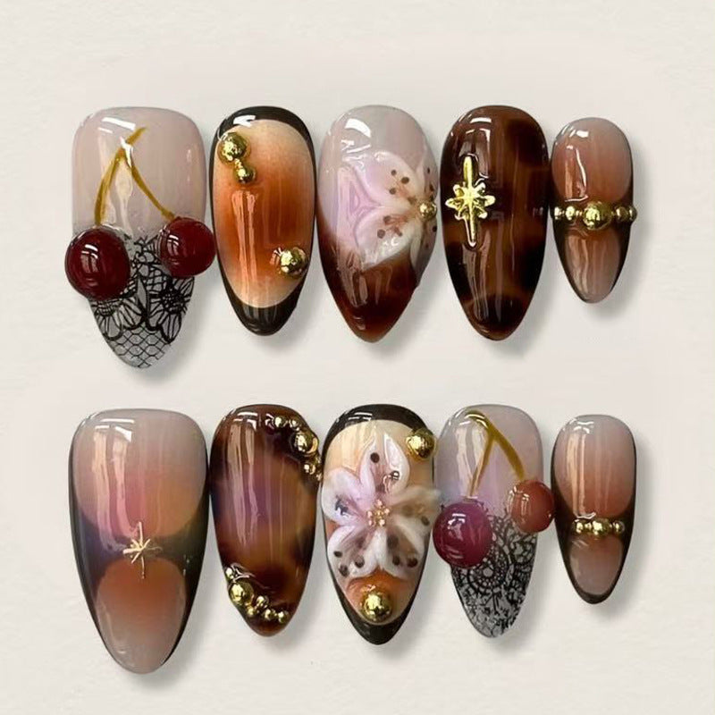 Kunstnagelset mit luxuriösen 3D-Verzierungen und eleganten Motiven Brehn