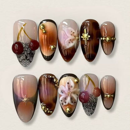 Kunstnagelset mit luxuriösen 3D-Verzierungen und eleganten Motiven Brehn