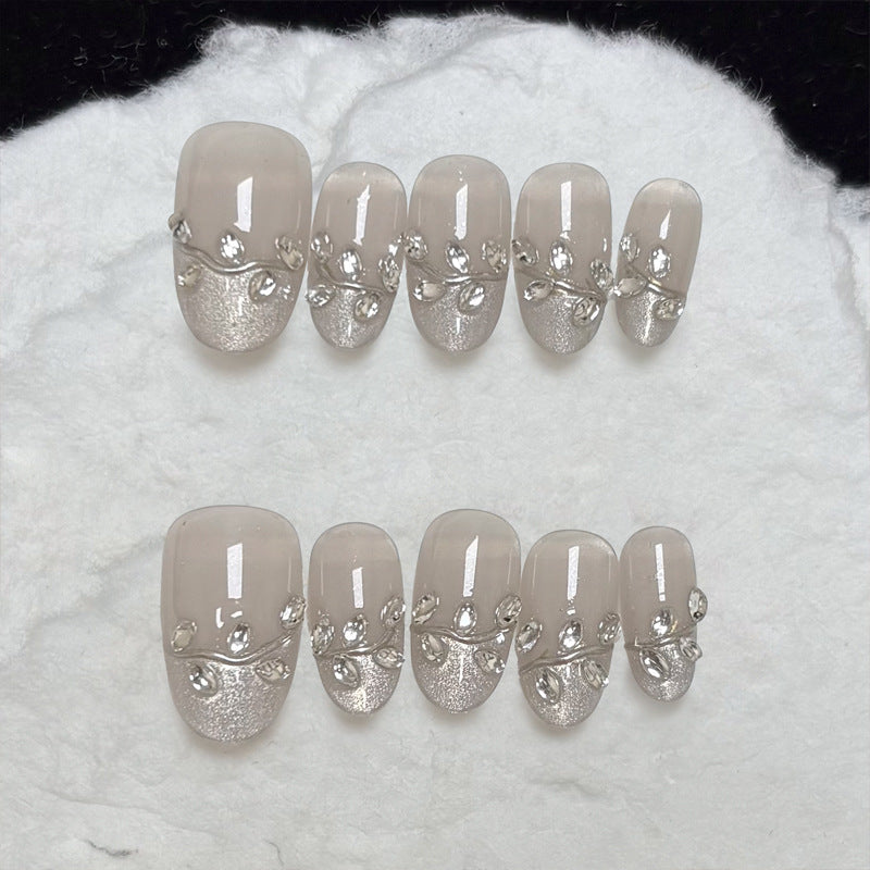 Elegante Press-On Nagel Set mit dekorativen Strass-Akzenten Brehn