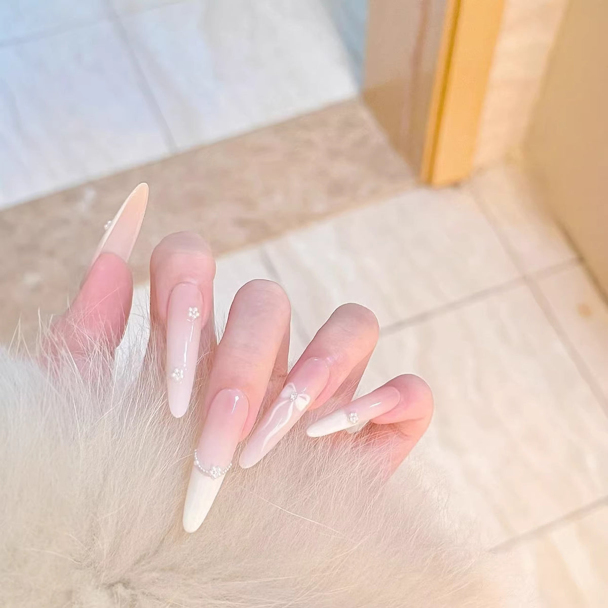 Elegante Stiletto-Nagelerweiterungen