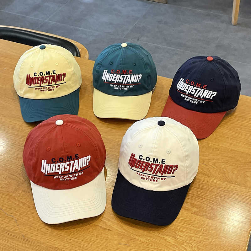 Frauen Playful Bestickte Statement Cap Brehn