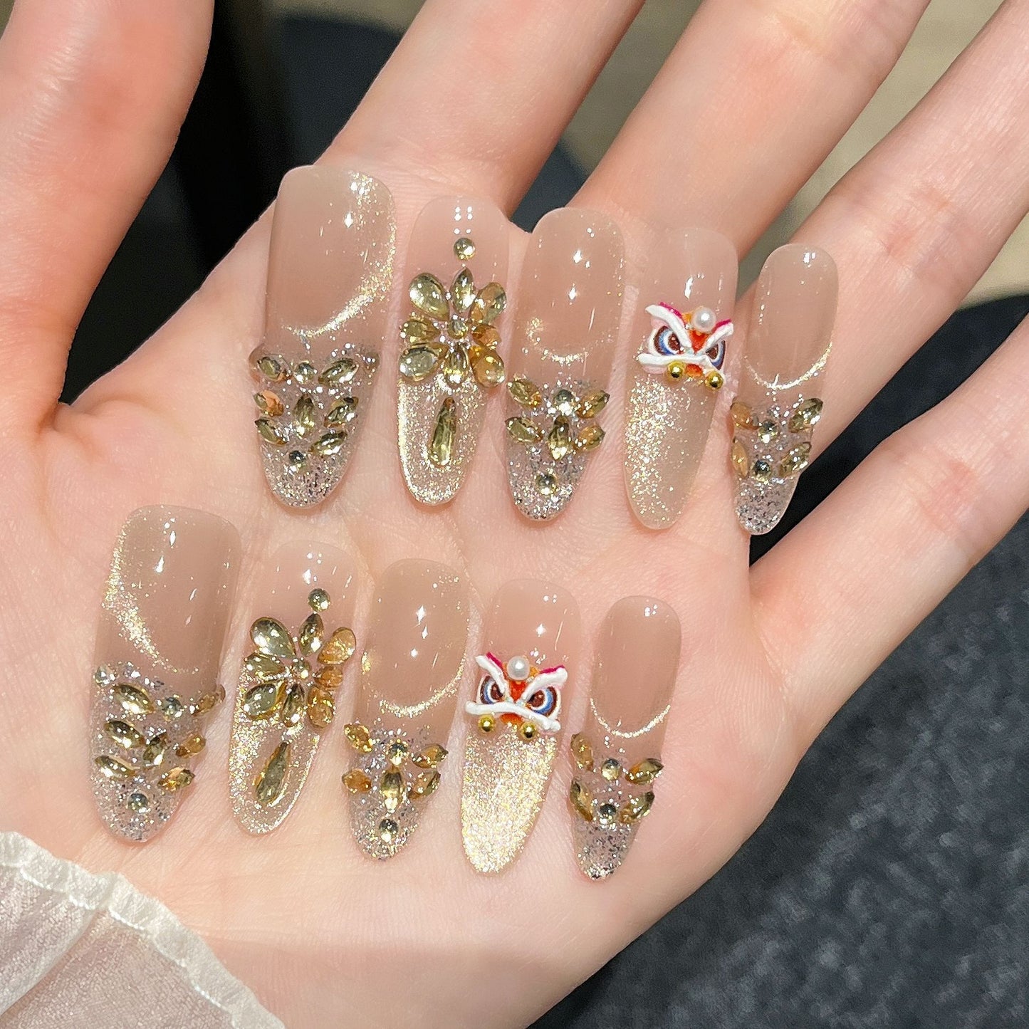 Dekorativer Strass Blumen Press-On Nail Set Brehn