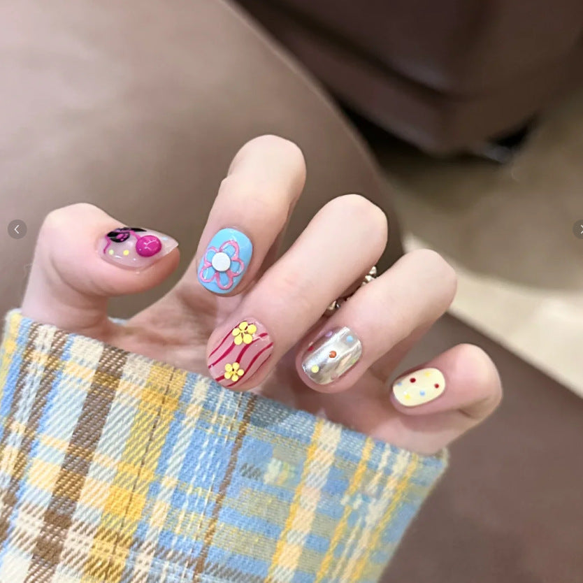 Themen Press-On Nagelkunstset mit Hello Kitty Designs Brehn