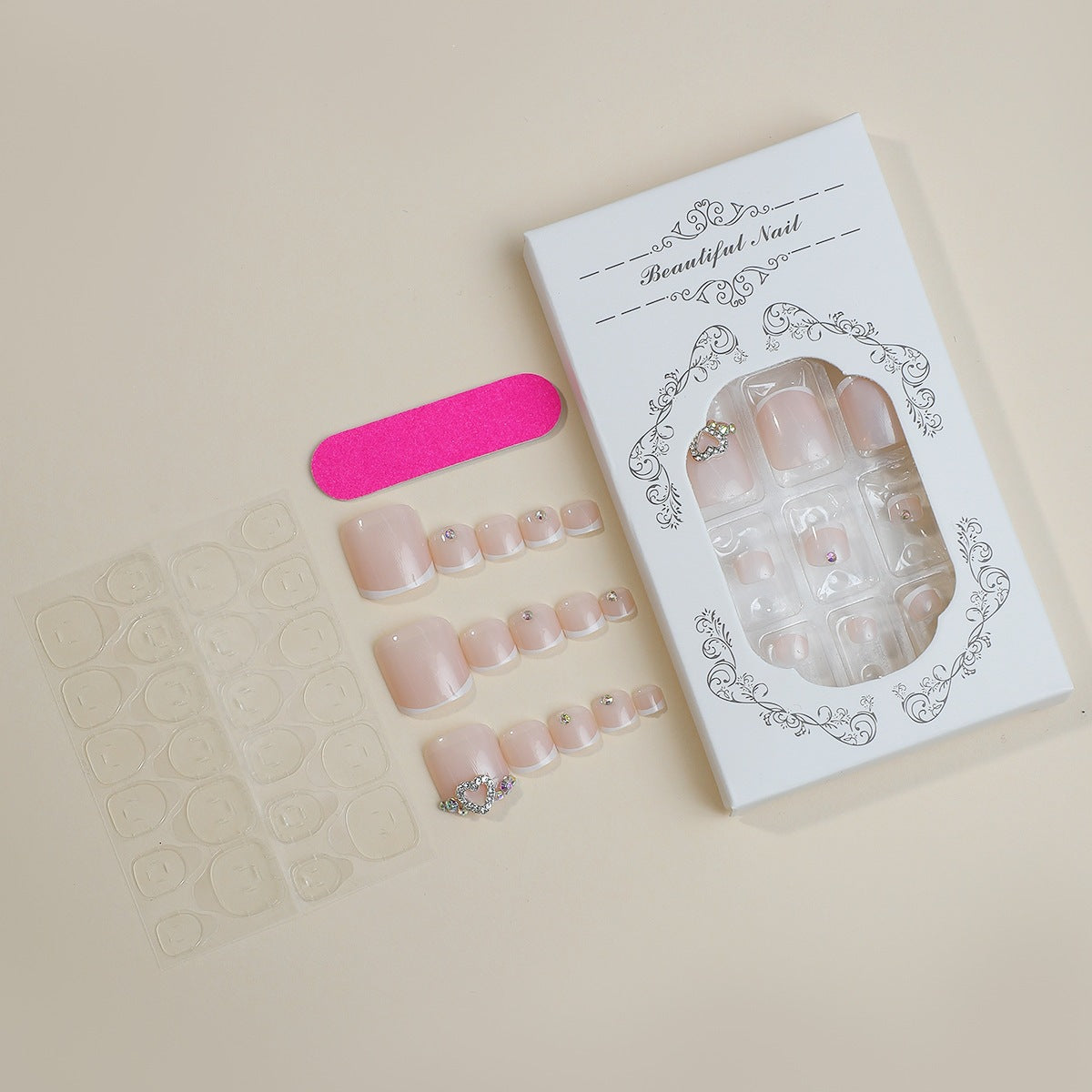 Kunstnagelset mit Glitzer- und Schmuckdetails Brehn