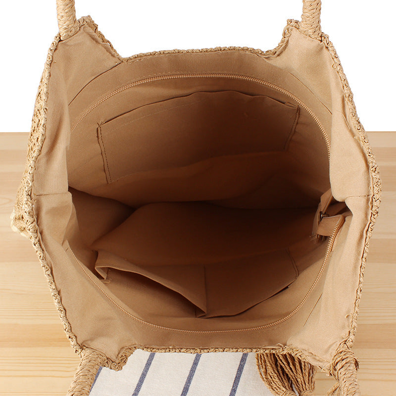 Modische Strandtotebag Aus Geflochtenem Naturmaterial mit Fransiger Detail Brehn