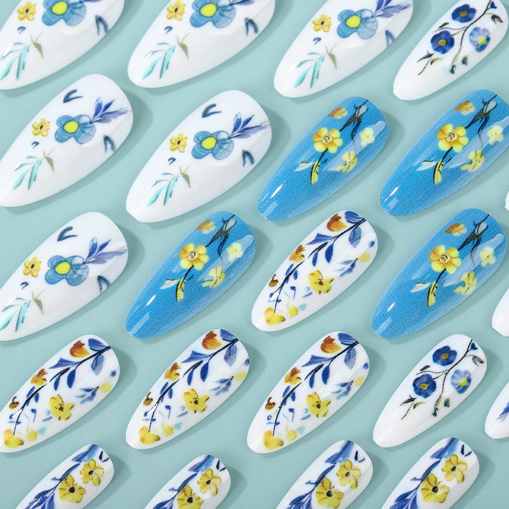 Kunstnägel mit floralen Mustern Brehn