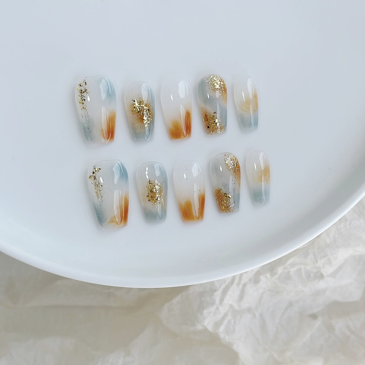 Dekoratives Press-On Nagelkunst-Set mit Farbverlauf und Glitzerakzenten
