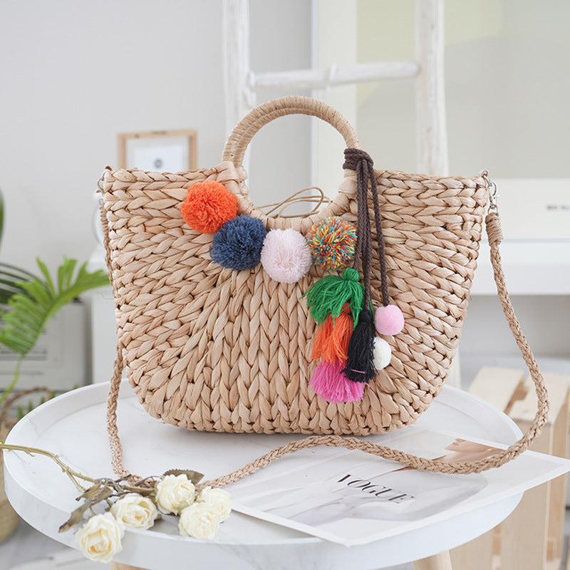 Korbtasche mit Bunten Pompons Brehn