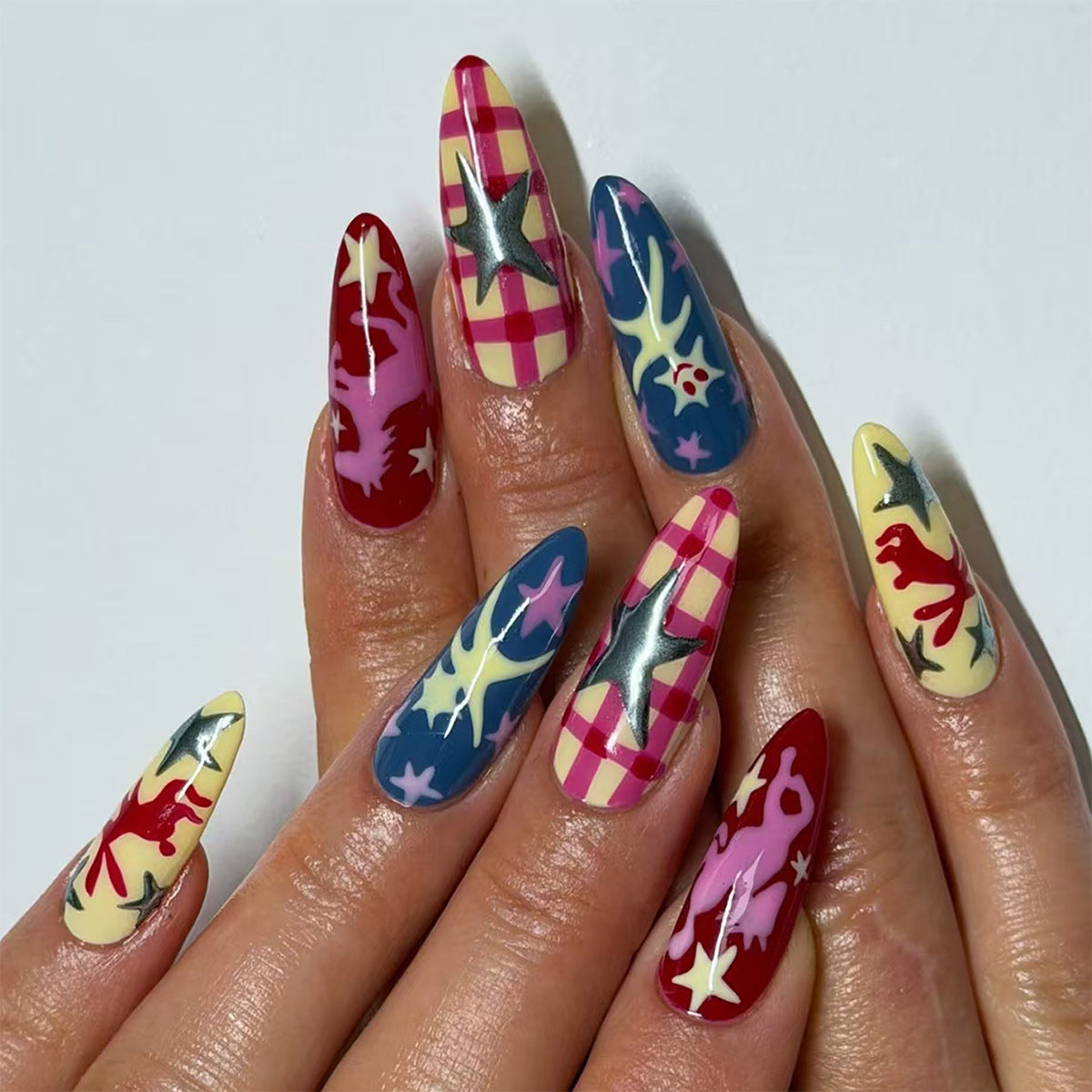 Kunstfingernägel mit Kreativem Pop-Art Design Brehn