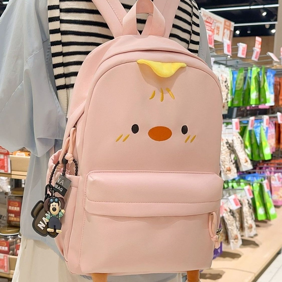 Kreativ Gestalteter Rucksack mit Plüschigen Applikationen Brehn